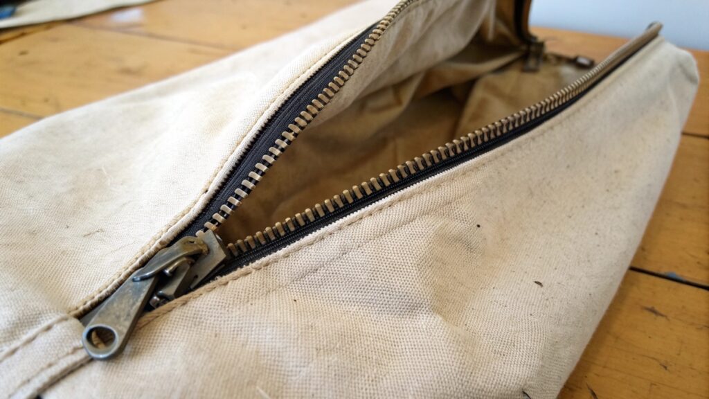types of zippers for canvas bags